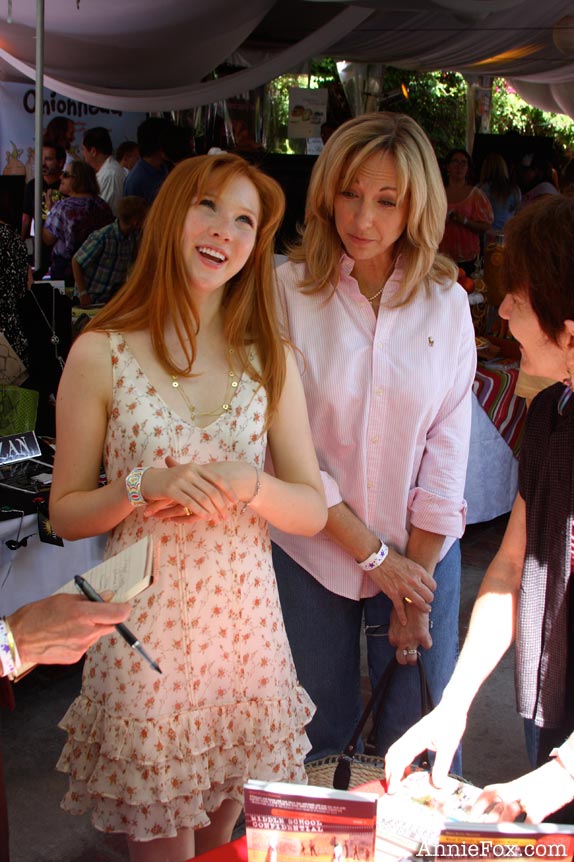 Molly Quinn, Molly's mom, and Annie Fox